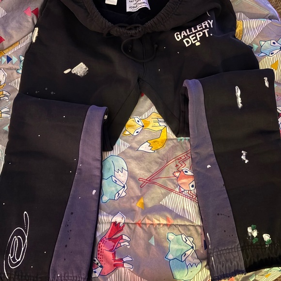 Gallery Black Joggers with Streetwear Vibe